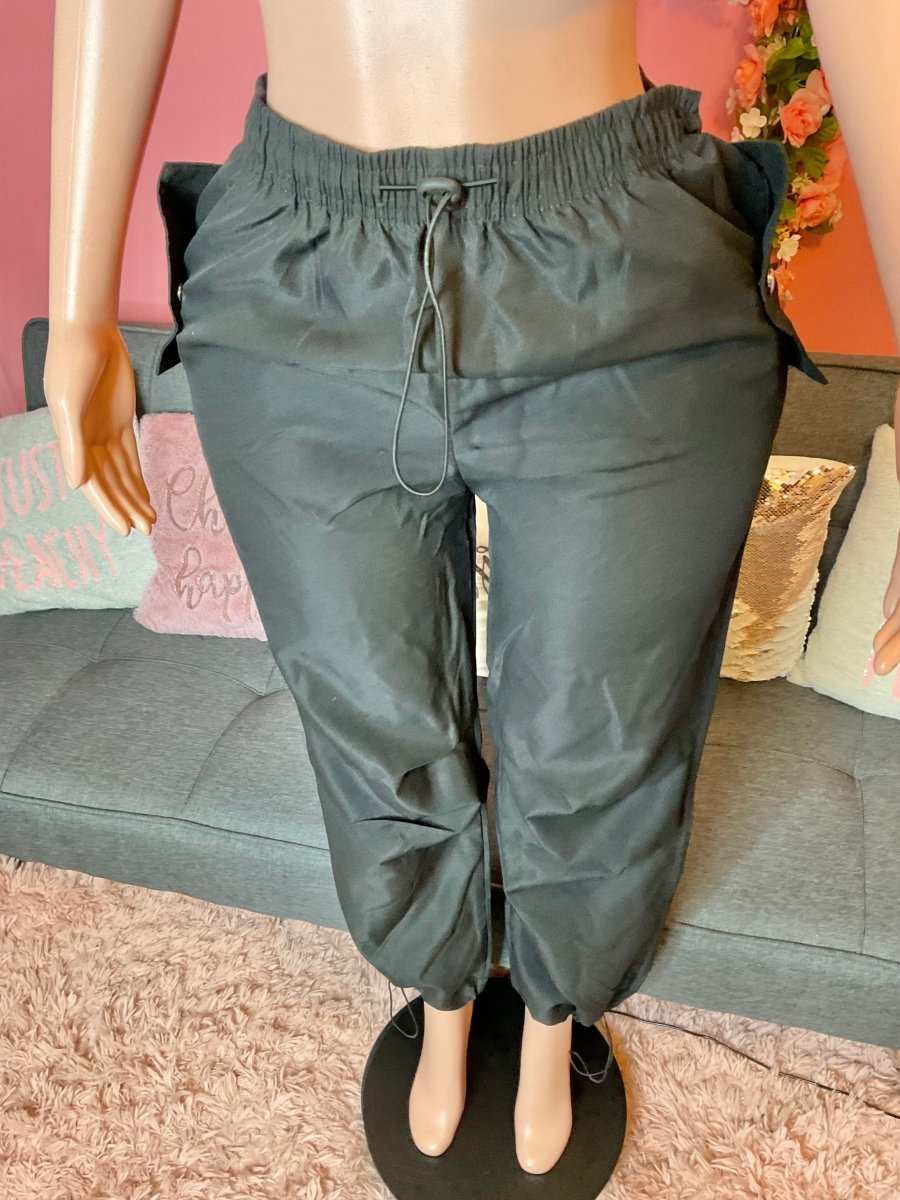 Black Quickdry Parachute Cargo Pants - Ikonik Idoll