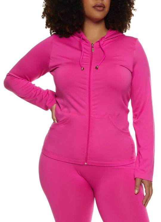 Curvy fashion model wearing pink two-piece legging set for casual streetwear outfit inspo

